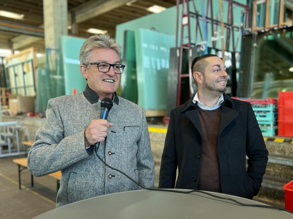 Geschäftsführer Johannes Reiter (links) und Marketingleiter Christian Krenn eröffneten das Buffet. © Birgit Tegtbauer
