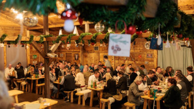 "Hüttengaudi" für Dachhandwerker*innen gibt es auch 2026 wieder: Der Verein zur Förderung des Dachhandwerks in Österreich lädt am 29. Jänner 2026 in den Wiener Prater. © Verein zur Förderung des Dachhandwerks