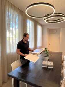 Bernhard Bugkel in seinem Besprechungsraum.© Barbara Jahn